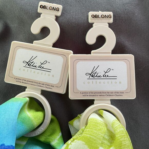 Vintage Kathie Lee Collection Oblong Scarf Set of 2 - Picture 3 of 3
